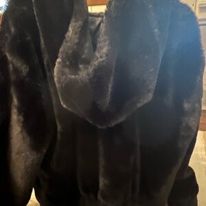 Wild Fable women's black faux fur zip up hooded jacket with elastic waist & cuff